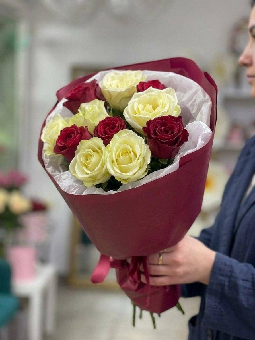 Моно-букет из 15 роз